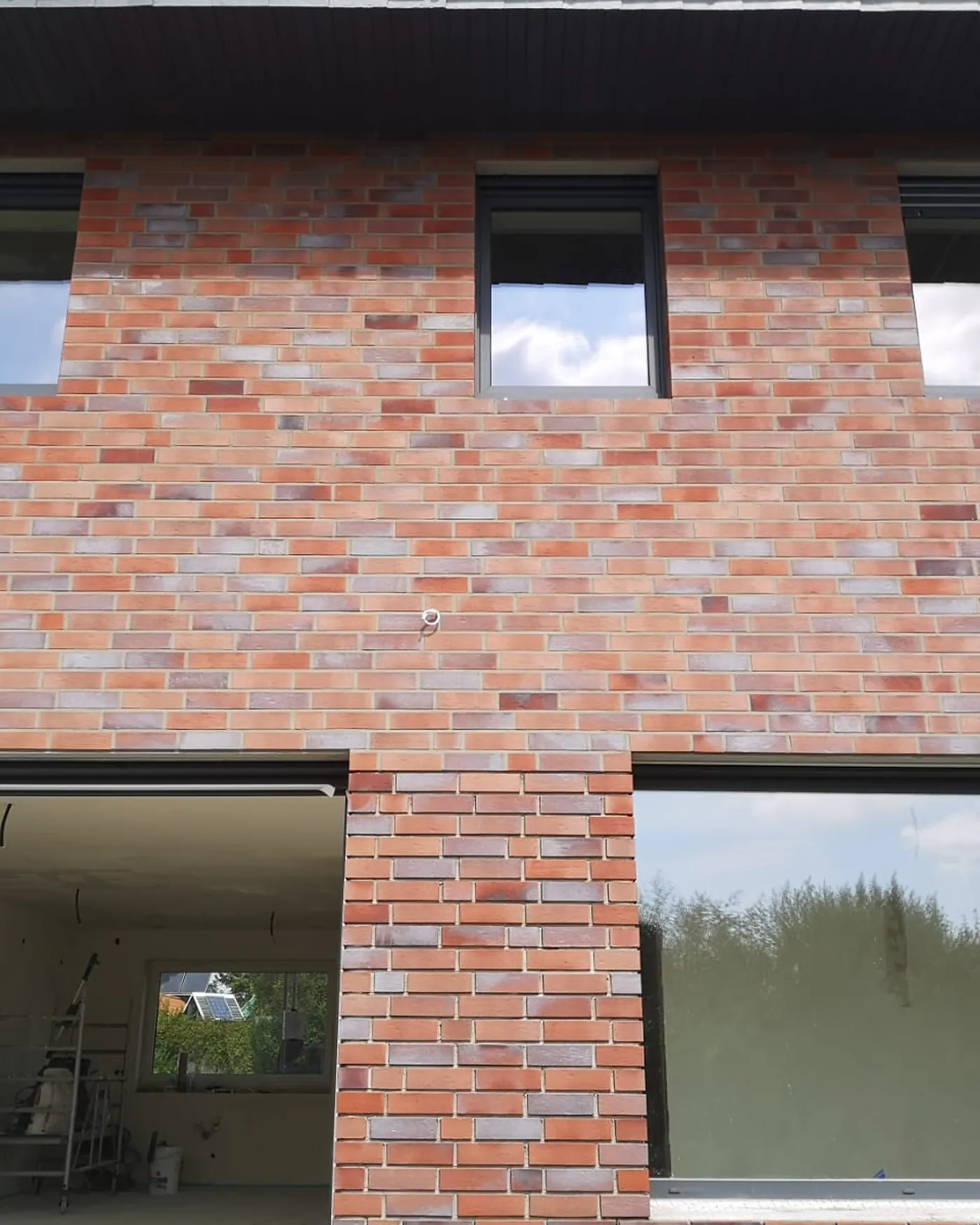 Neu verfugte Klinkerfassade eines Einfamilienhauses in Lemgo